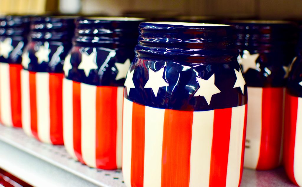 American flag themed mason jars.