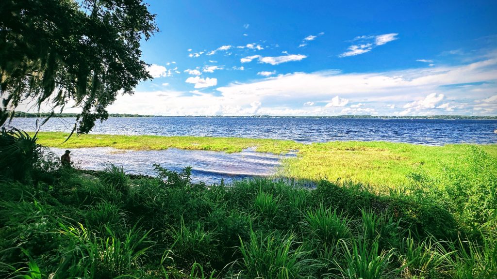 A sunny day at Lake Minneola.