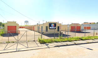 move it self storage at 2300 n cypress pkwy